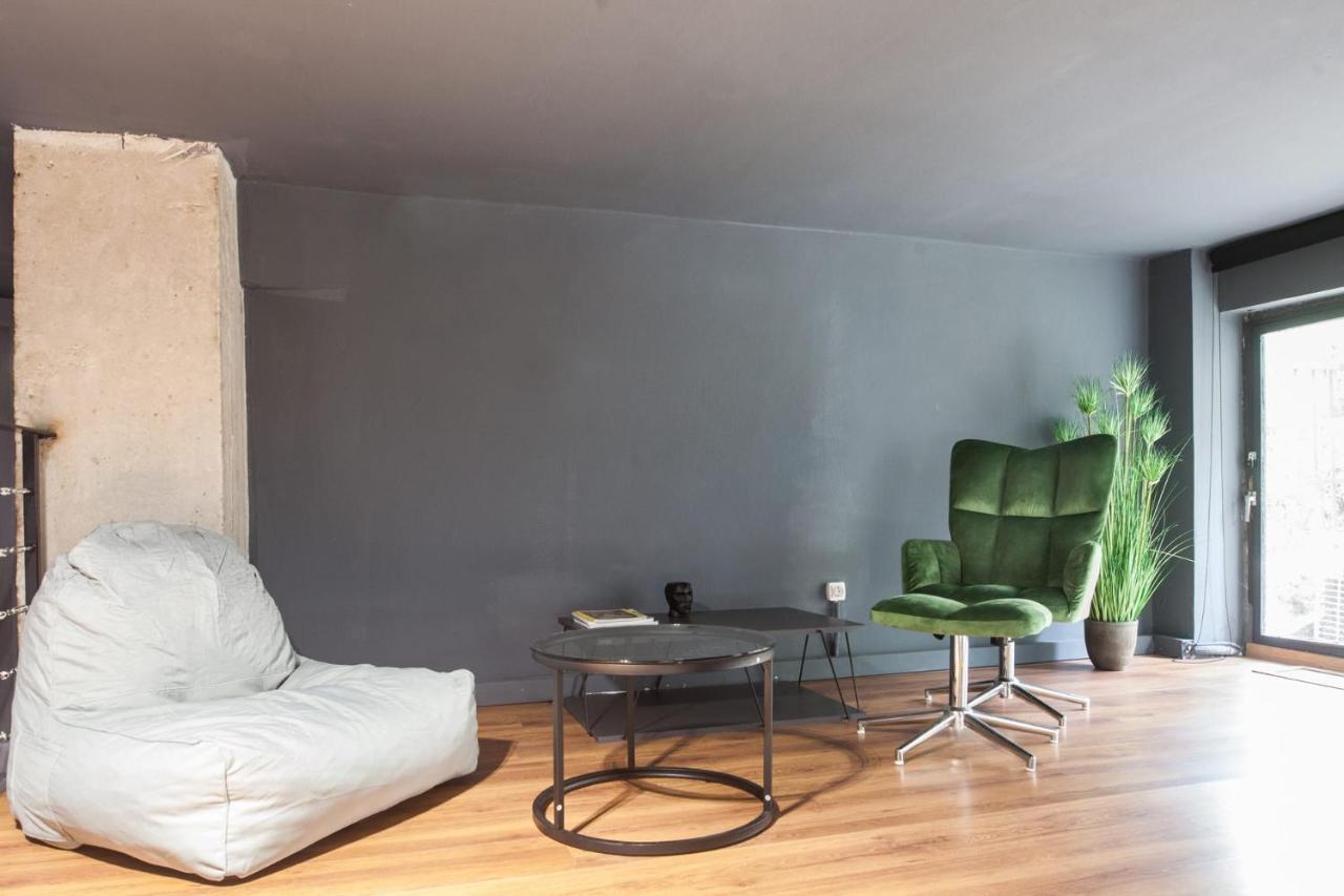 Trendy Industrial Apt Next To Museum Of Acropolis Athena Bagian luar foto